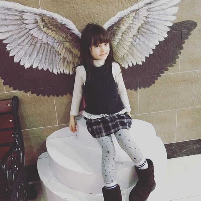 欧美混血小美女天使笑容天真写真 5