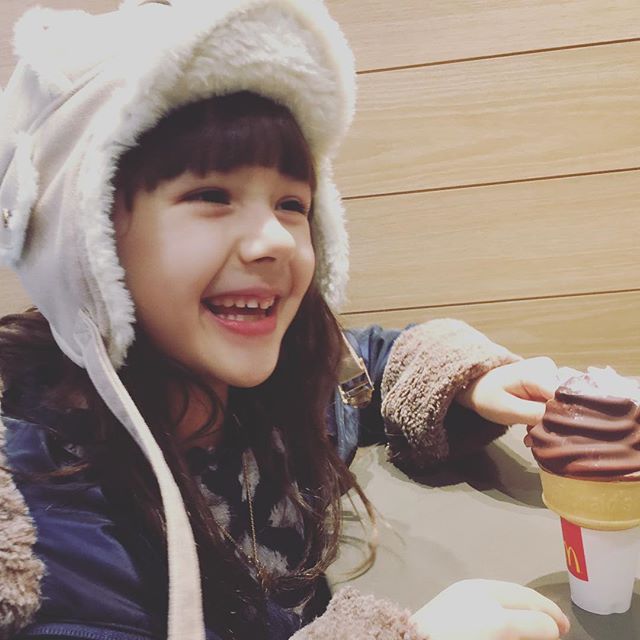 欧美混血小美女天使笑容天真写真 9