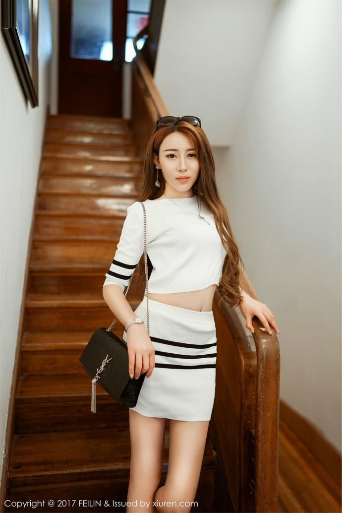 FEILIN性感美女黎允婷白色漏洞毛衣性感写真 6