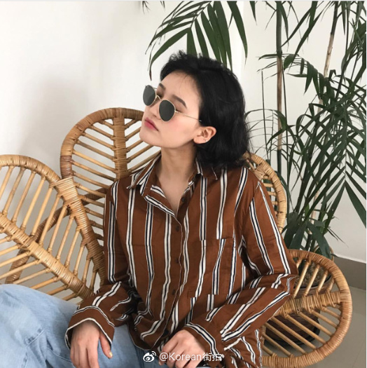 网络美女照片:短发女生的帅气和可爱穿衣搭配