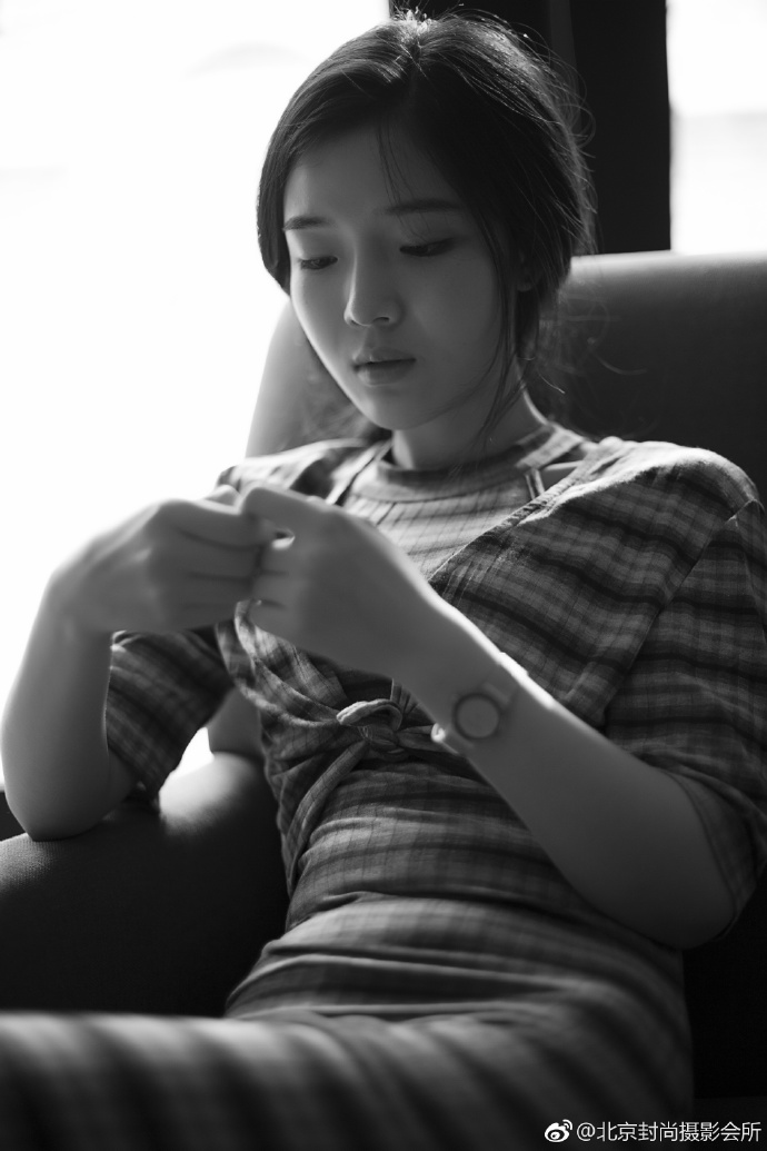 清纯美女黑白意境图片 5