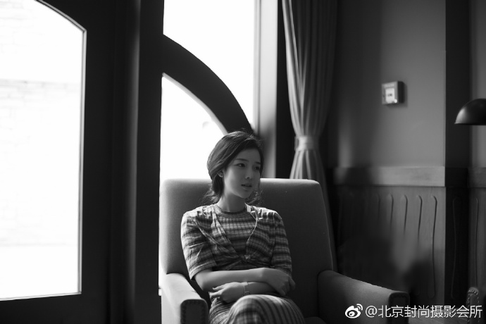 清纯美女黑白意境图片 6