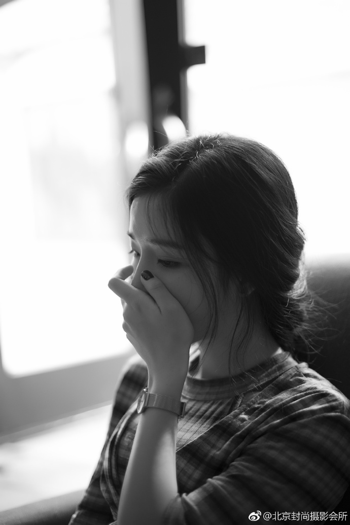 清纯美女黑白意境图片 7