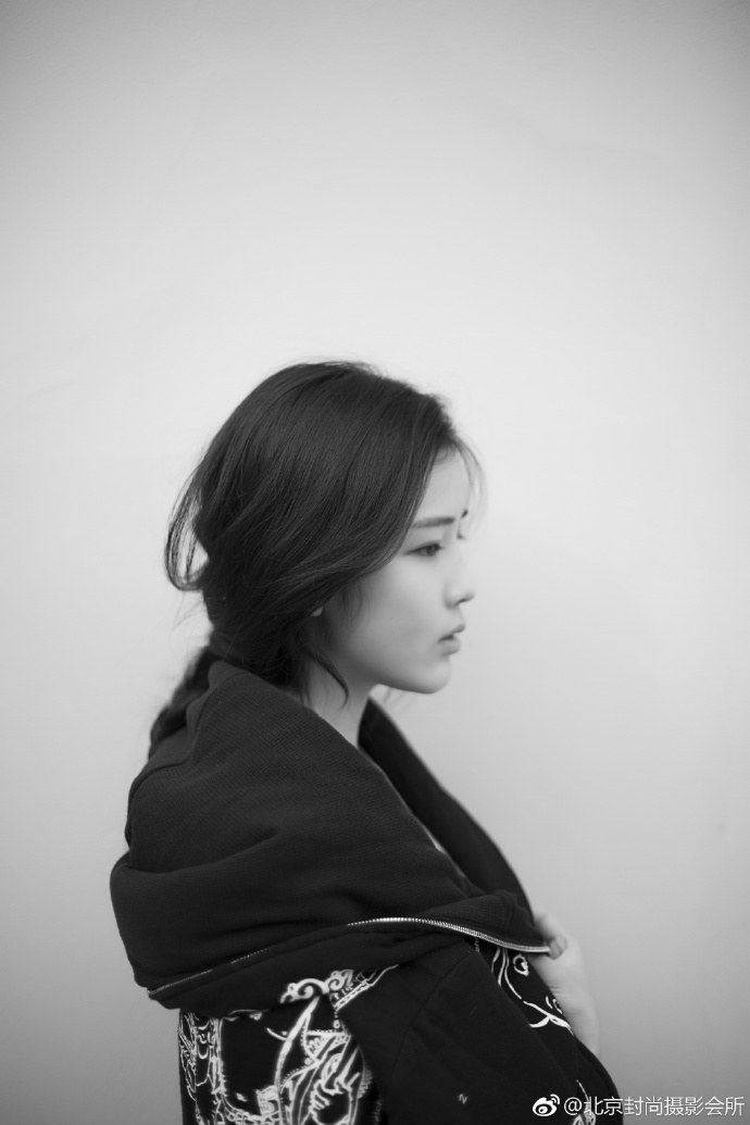 清纯美女黑白意境图片 8