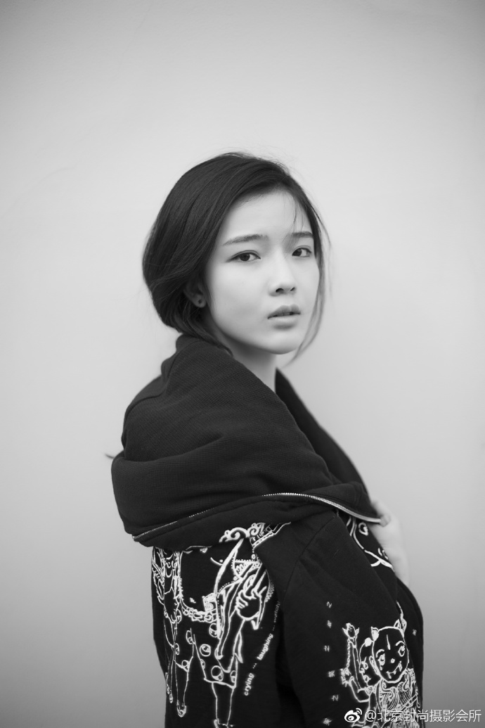 清纯美女黑白意境图片 9