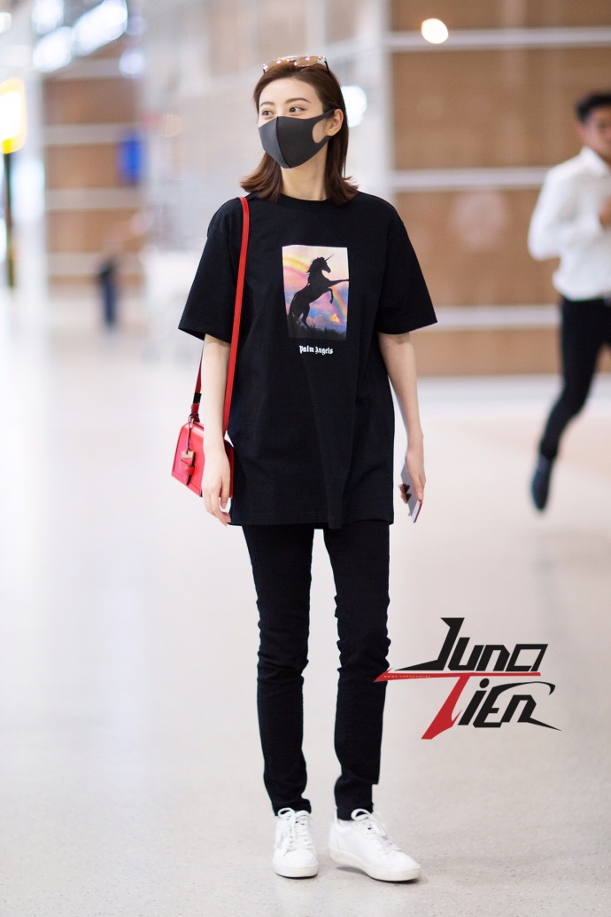 人气女星景甜人如其名甜甜机场街拍照 7