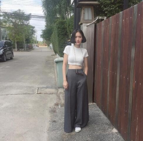网络美女照片:网络美女随性搭配风 4