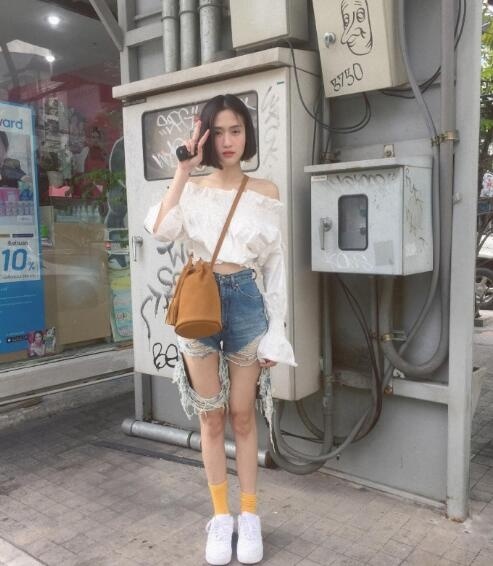 网络美女照片:网络美女随性搭配风 8