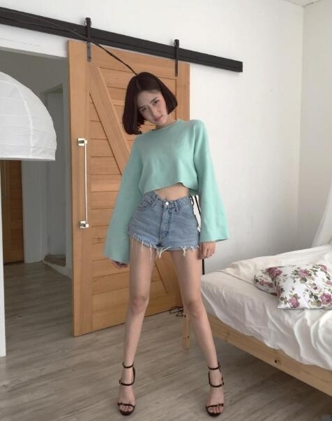 网络美女照片:网络美女随性搭配风 9