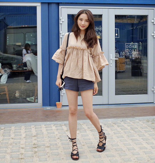 网络美女照片:夏日的清新混搭法 4