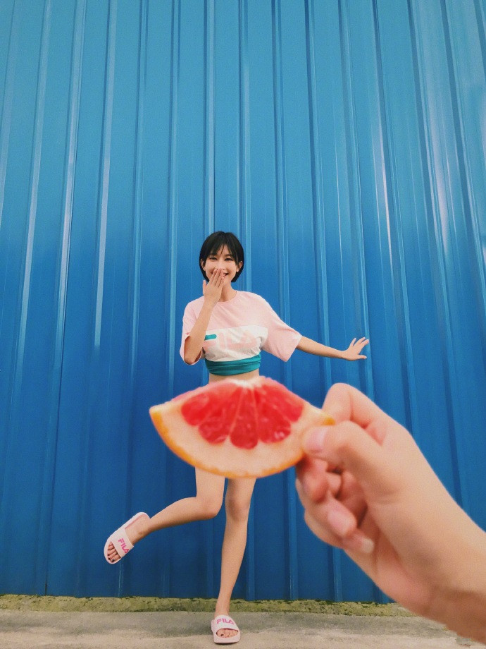 广西美女明星张俪蔬菜装来搞笑毫无违和感 2