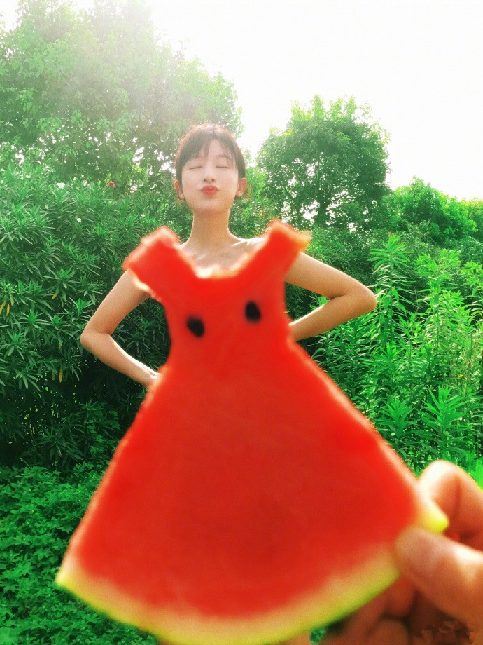广西美女明星张俪蔬菜装来搞笑毫无违和感 5