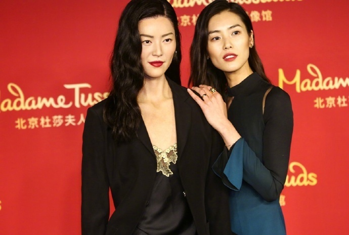 国际超模大表姐刘雯蜡像揭幕图片 2