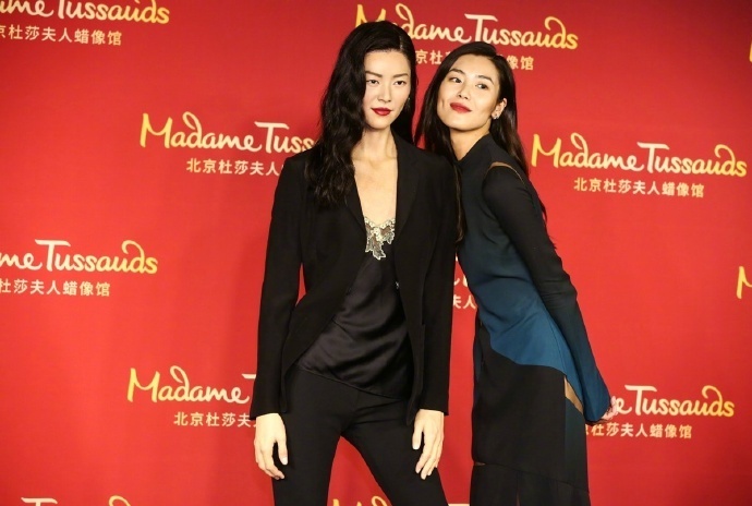 国际超模大表姐刘雯蜡像揭幕图片 6