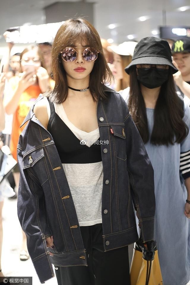 台湾美女蔡依林内衣外穿小露香肩性感迷人图片 2
