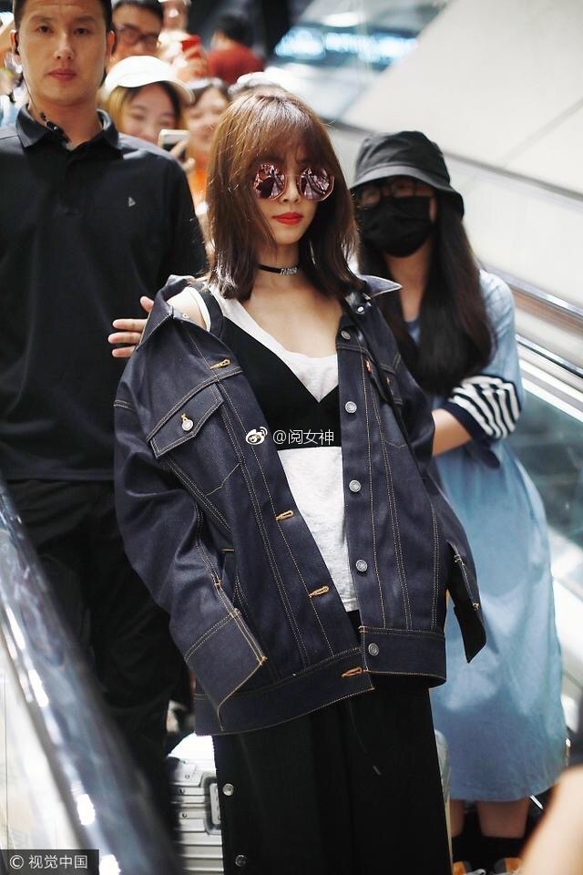 台湾美女蔡依林内衣外穿小露香肩性感迷人图片 5