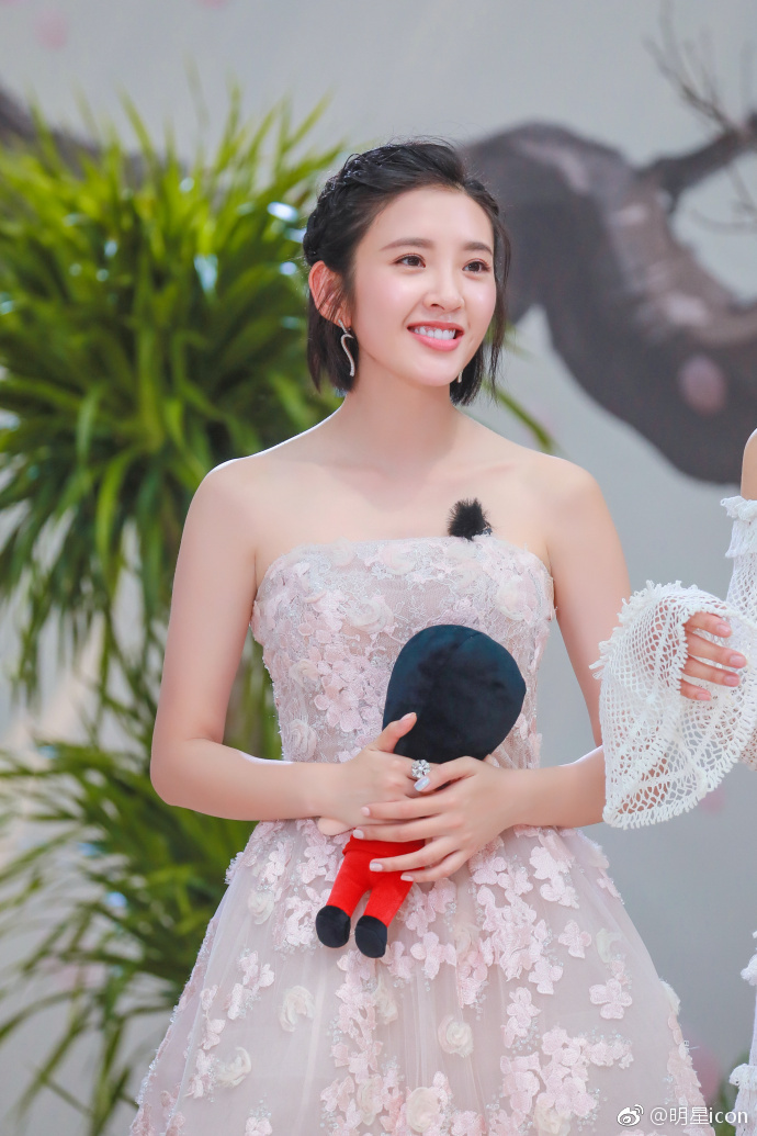鬼马精灵糖少女唐艺昕活泼灵动我们来了活动照 2
