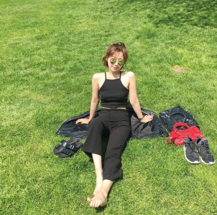 网络美女照片:164cm短发女孩夏日清凉穿搭技巧 9