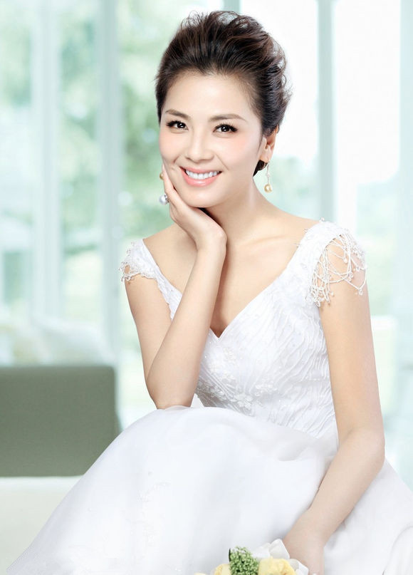 内地女演员刘涛演绎贤妻本色唯美优雅气质写真 7
