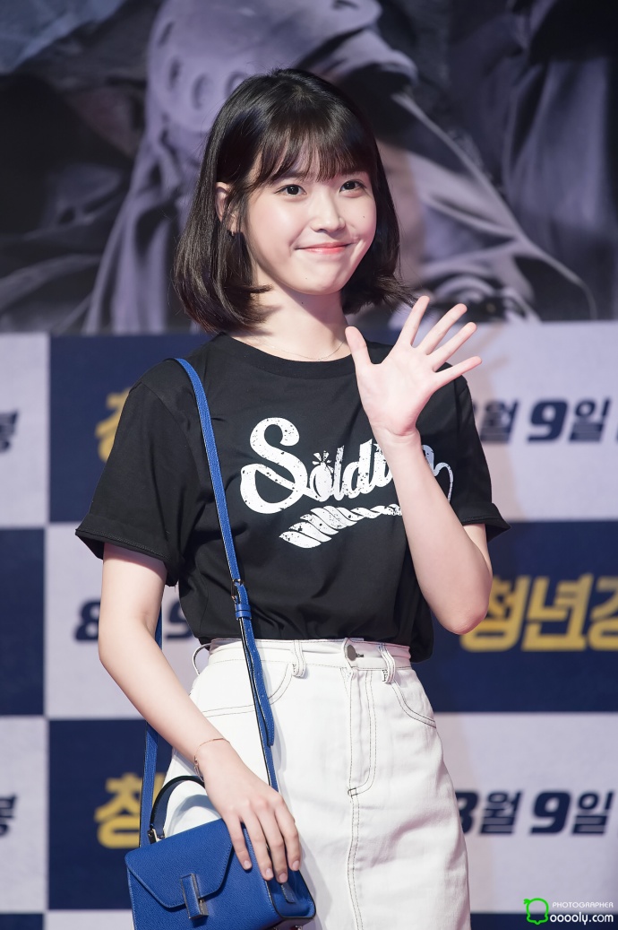 韩国美女明星李知恩IU齐肩短发活动照 2