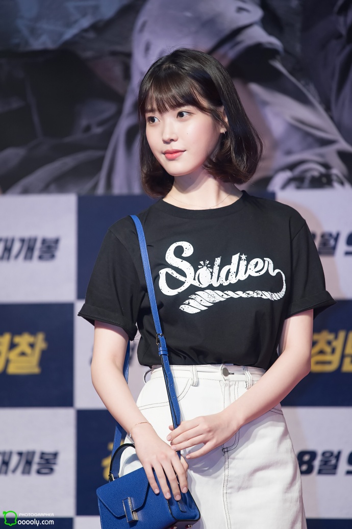 韩国美女明星李知恩IU齐肩短发活动照 3