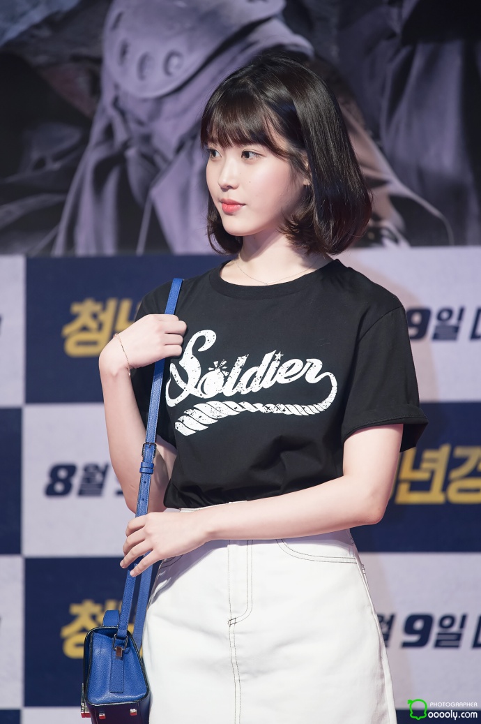 韩国美女明星李知恩IU齐肩短发活动照 7