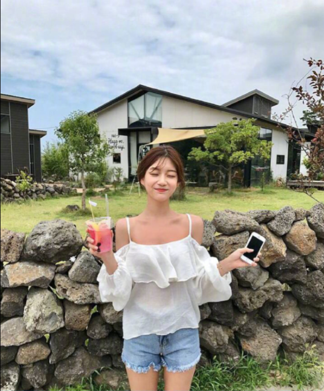 网络美女搭配参考夏日甜美度假风穿搭技巧