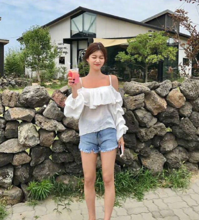 网络美女搭配参考夏日甜美度假风穿搭技巧 2
