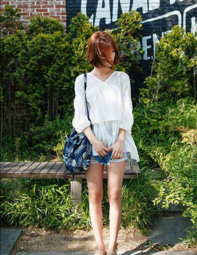 网络美女搭配参考夏日甜美度假风穿搭技巧 6