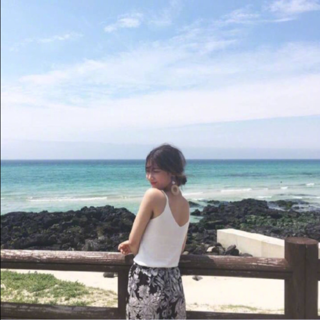 网络美女搭配参考夏日甜美度假风穿搭技巧 11