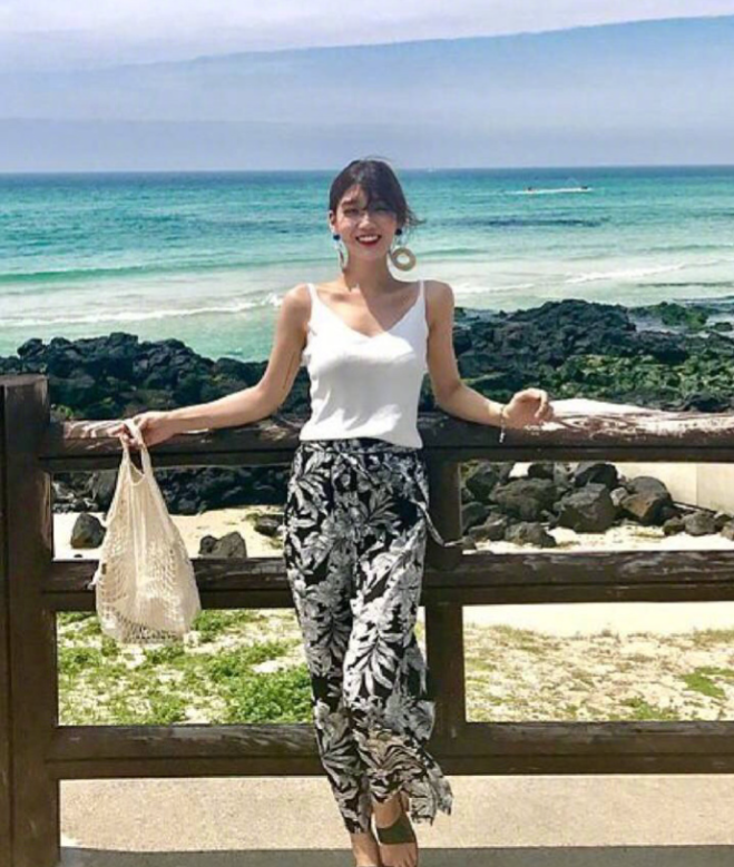 网络美女搭配参考夏日甜美度假风穿搭技巧 12
