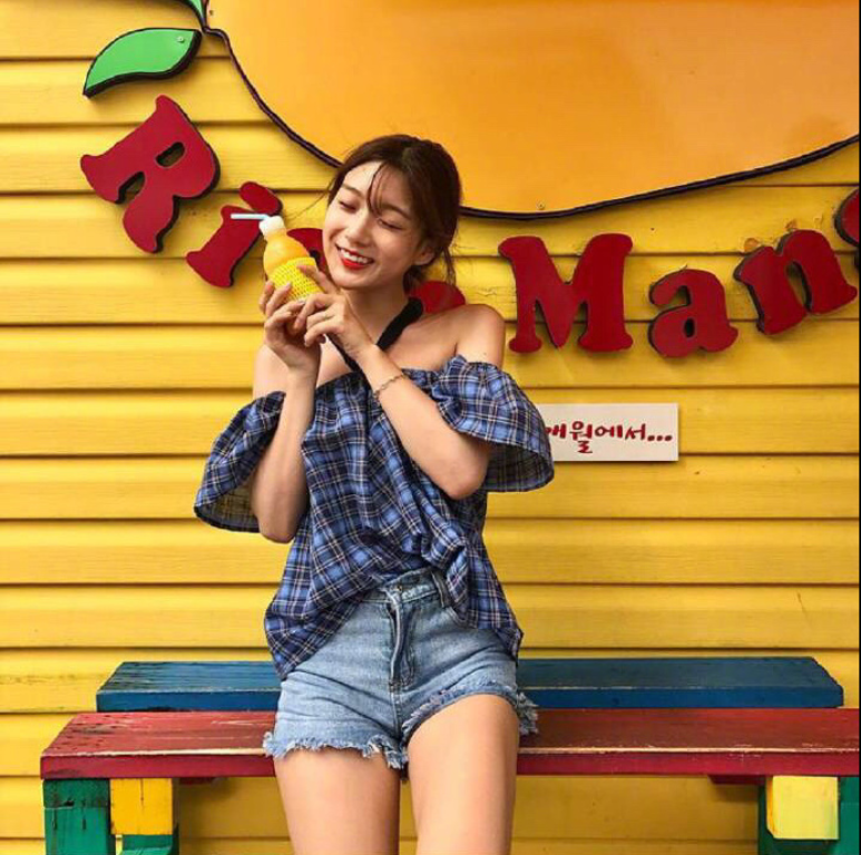 网络美女搭配参考夏日甜美度假风穿搭技巧 15