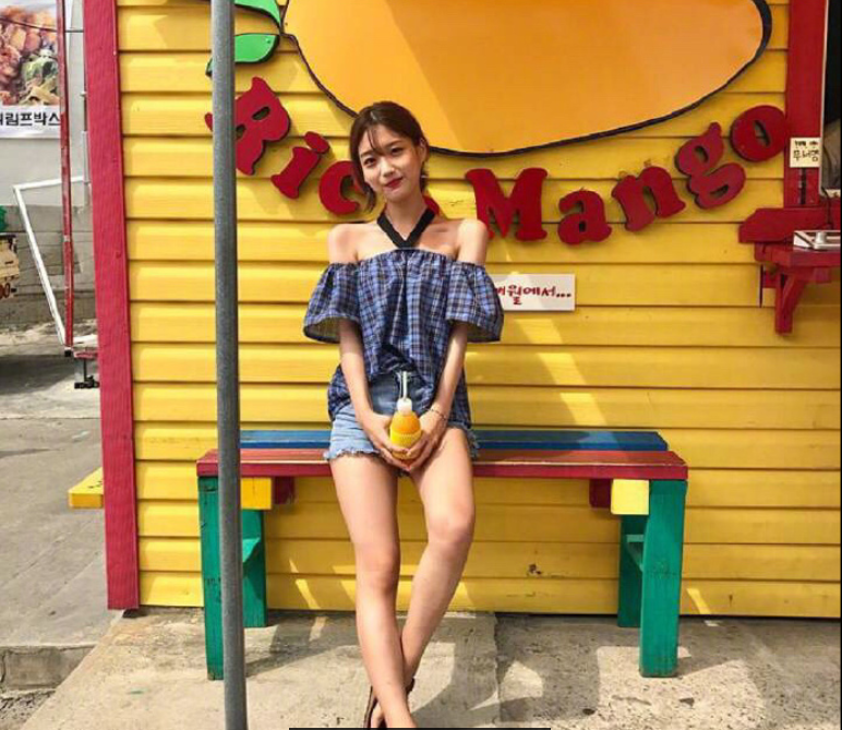 网络美女搭配参考夏日甜美度假风穿搭技巧 16