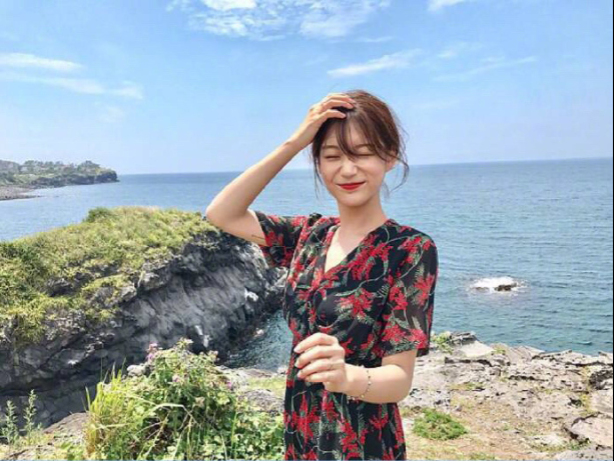 网络美女搭配参考夏日甜美度假风穿搭技巧 17