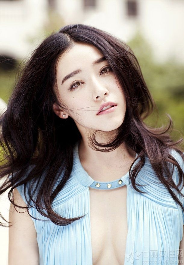 内地美女明星阚清子微卷长发魅惑写真 5