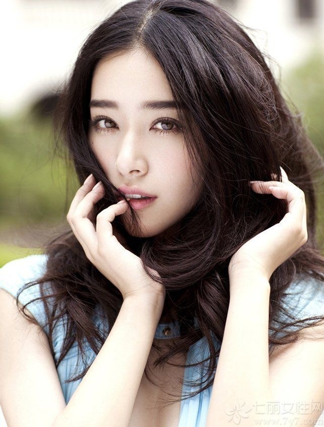 内地美女明星阚清子微卷长发魅惑写真 7