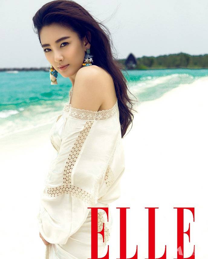 大眼美女明星张雨绮大长腿性感写真吸引眼球 4