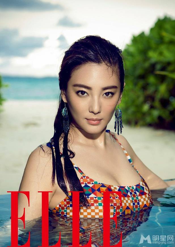 大眼美女明星张雨绮大长腿性感写真吸引眼球 5