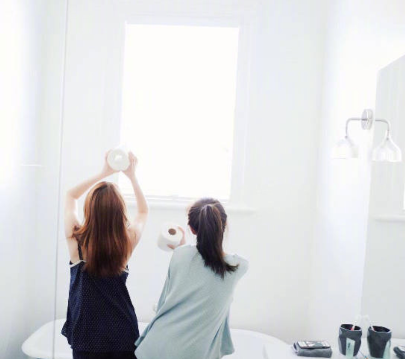 清纯美女闺蜜出游拍照示范 ​​​​ 20