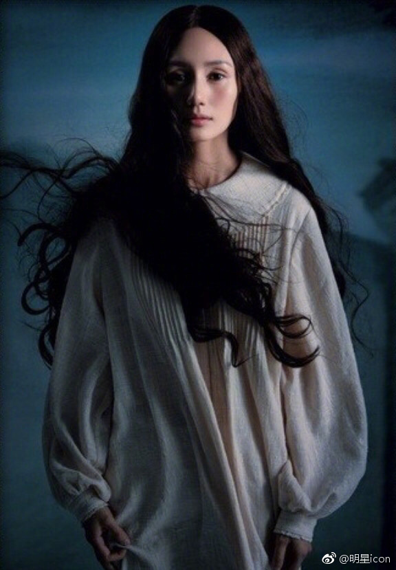 中国内地女演员袁泉话剧简爱定妆照彷佛油画里 6