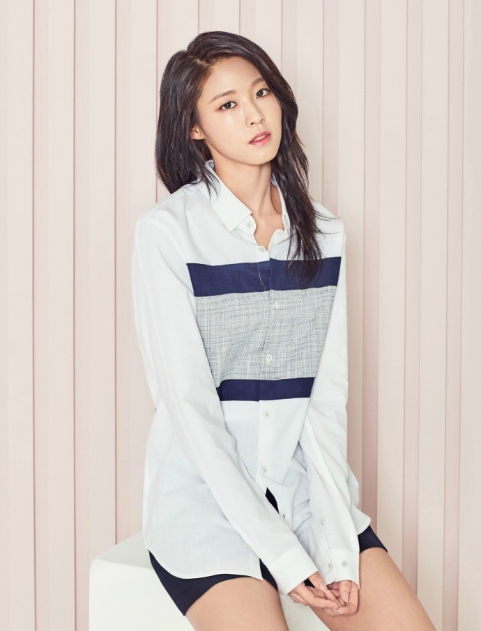 韩国美女团组合AOA雪炫登时尚杂志封面 薄纱裹身 5