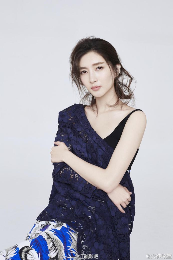 大长腿美女明星江疏影写真大片时尚芭莎 6