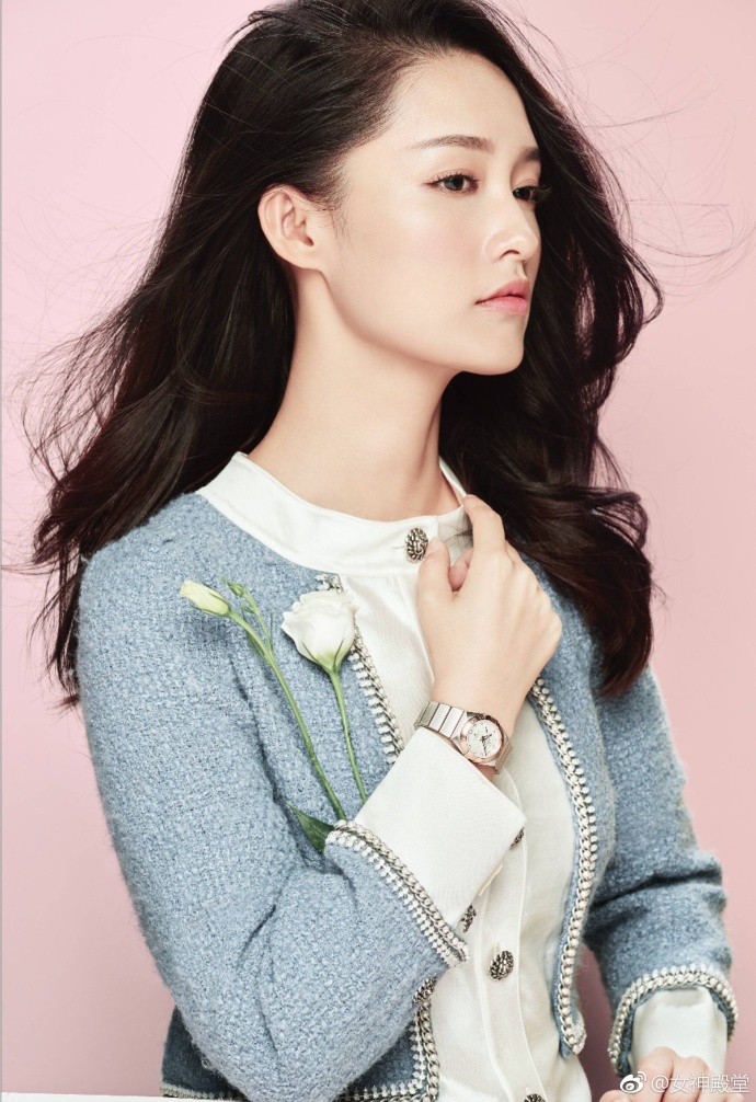干净清新的美女明星李沁时尚大片玩转时尚搭配 5