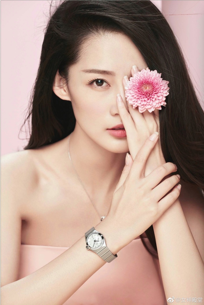 干净清新的美女明星李沁时尚大片玩转时尚搭配 7