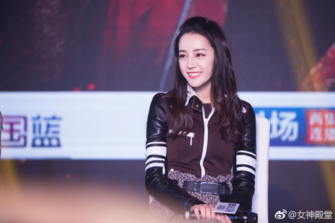 新疆美女明星迪丽热巴可爱活泼活动花絮图片 4