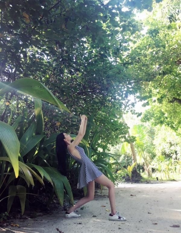 江苏美女明星张馨予侧露美肌胸部傲人长腿纤细 3