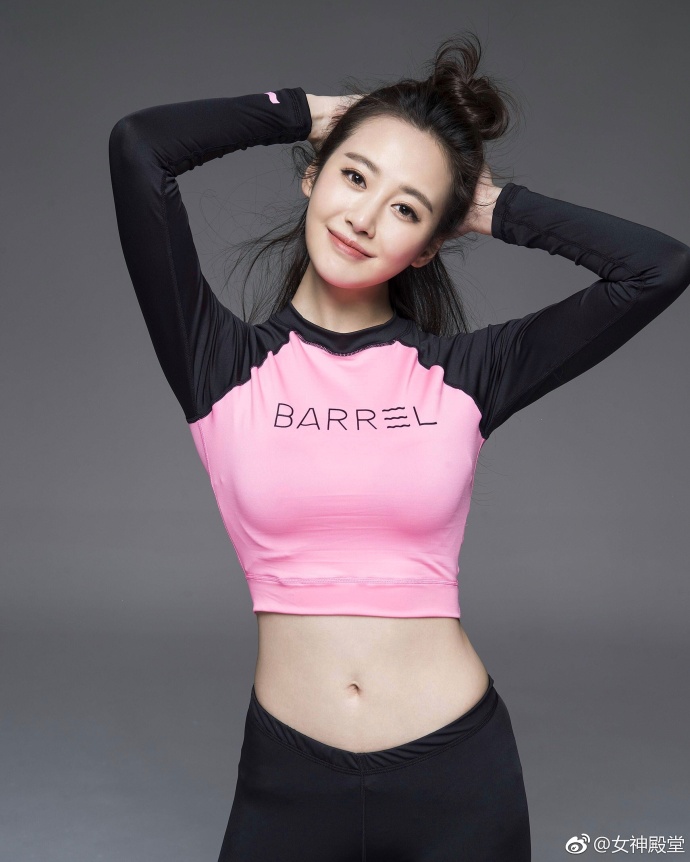 新人小花李纯超美气质完美身材曲线写真 2