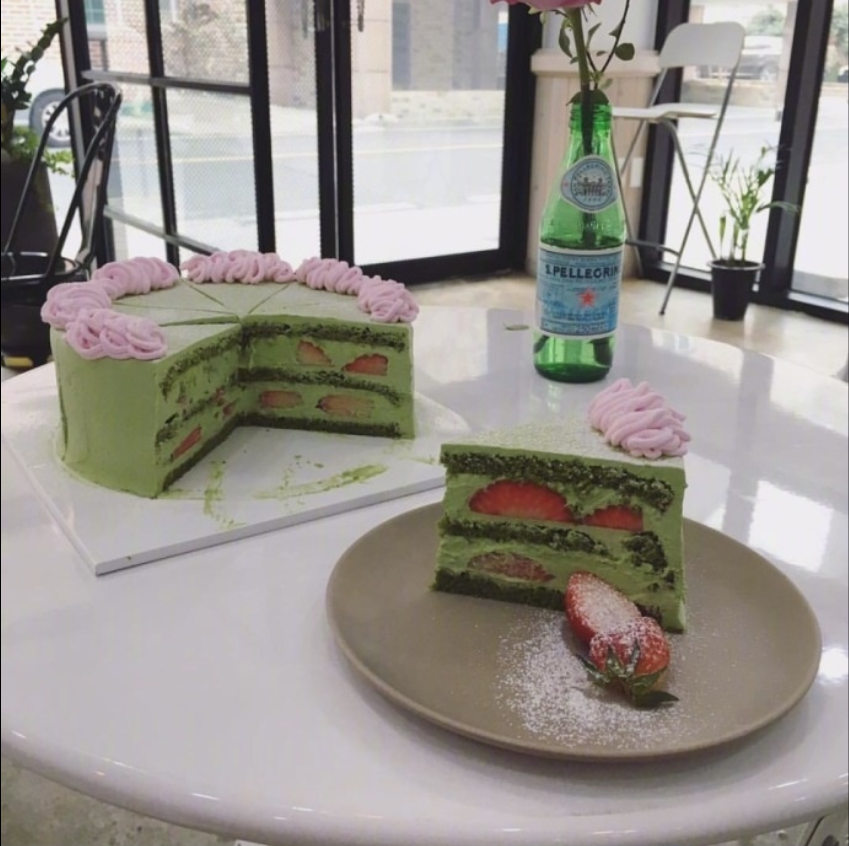 充满少女心的千层蛋糕图片