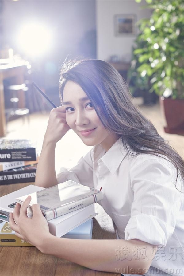 长发美女明星陈蓉变身甜美girl笑容恬静美好图片 6