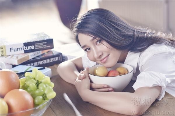 长发美女明星陈蓉变身甜美girl笑容恬静美好图片 8